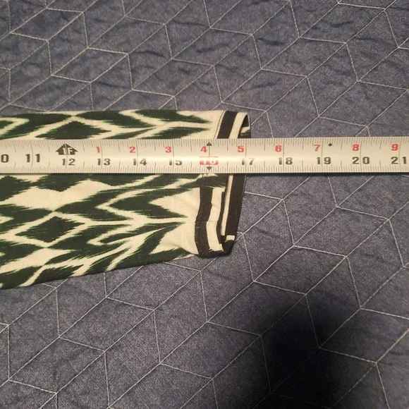 Chico's Size S (0) Lightweight Stretch Rayon Geometric Ombre 3/4 Sleeve Top - Picture 8 of 8